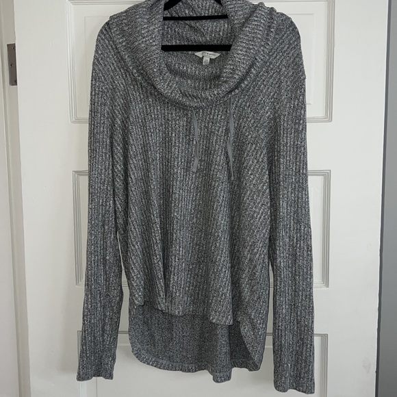Light gray Lucky Brand turtle neck sweater. Excellent condition. Size large. - Picture 3 of 9